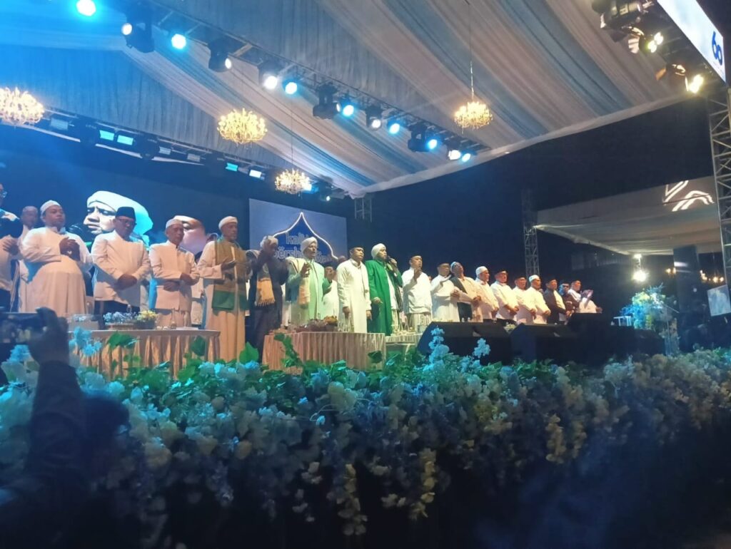 Puluhan Ribu Warga Padati Kaltim Berselawat XIII, Gubernur Ajak Wujudkan Keberkahan untuk Bumi Etam
            
            Telah dibaca : 1.550 Kali.