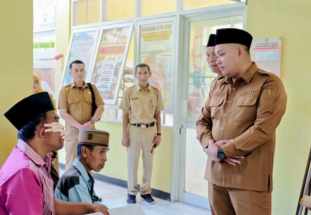 Bupati Pasuruan Gelar Sidak Puskesmas Kejayan, Pastikan Pelayanan Kesehatan Optimal
            
            Telah dibaca : 1.534 Kali.