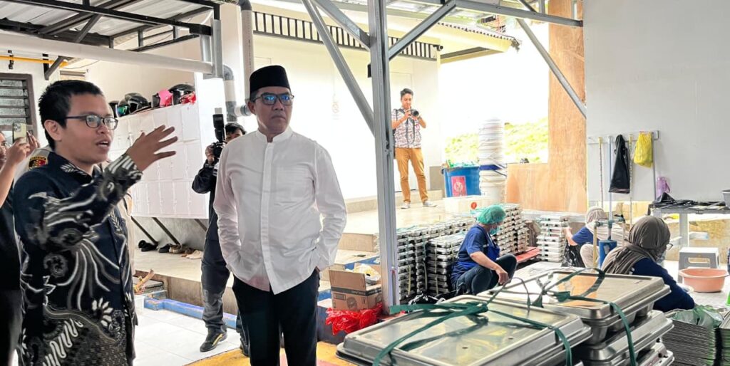 Andi Harun Resmikan Dapur SPPG Bhayangkari, Dukung Program MBG
Telah dibaca : 902 Kali.