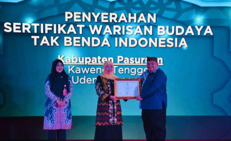 Udeng dan Kaweng Tengger Dikukuhkan sebagai Warisan Budaya Takbenda Nasional
