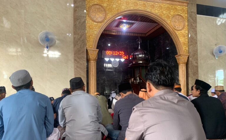 Masjid Baru Usai Renovasi, Suasana Lebaran di Al Muqarabbin Terasa Lebih Hangat dan Khidmat