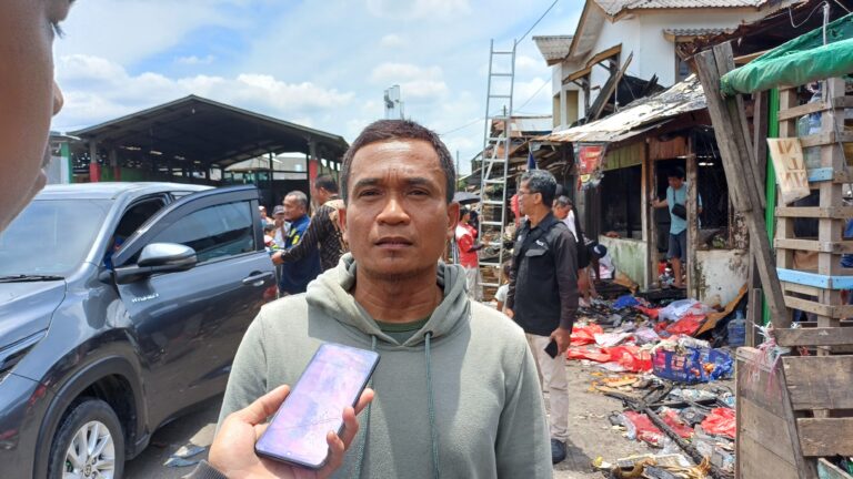 Kisah Arjuna, Pedagang 30 Tahun yang Rugi Ratusan Juta Usai Pasar Segiri Terbakar