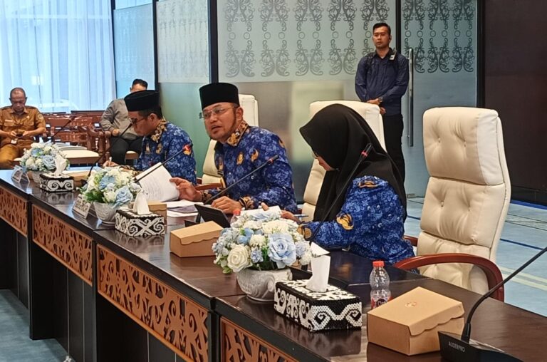 Terima Audiensi Massa Konflik Agraria, Rudy Mas’ud Janji Bentuk Tim Khusus dan Evaluasi Perizinan