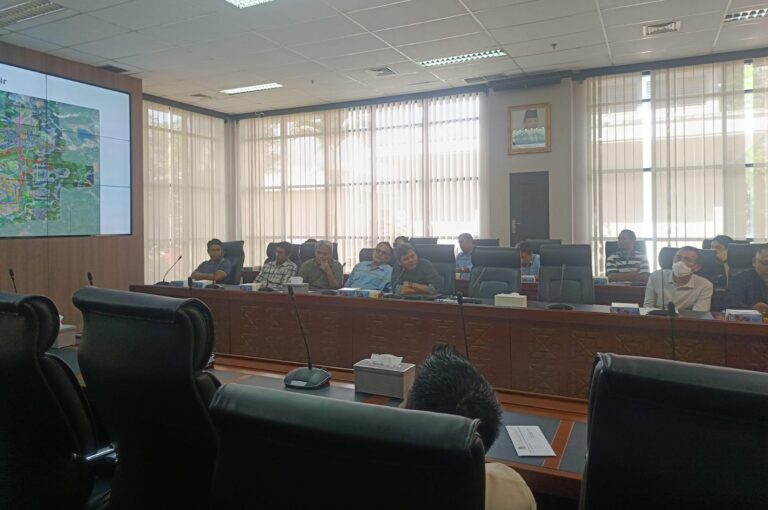 Sawit Warga Loa Janan Rusak Diterjang Lumpur, Tiga Perusahaan Tambang Didesak Bertanggung Jawab