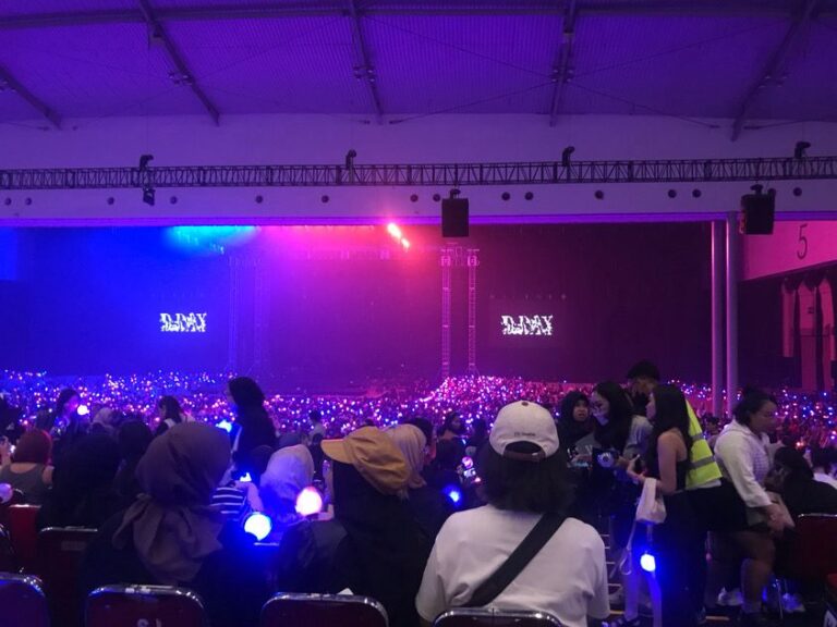Bukan Sekadar FOMO, Anak Muda Rela Habiskan Jutaan Rupiah Demi Pengalaman Konser yang Tak Tergantikan