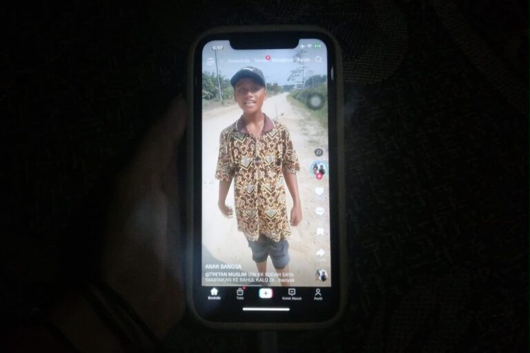 Scroll Terus tapi Bosan, Kenapa Kita Tetap Membuka Media Sosial?