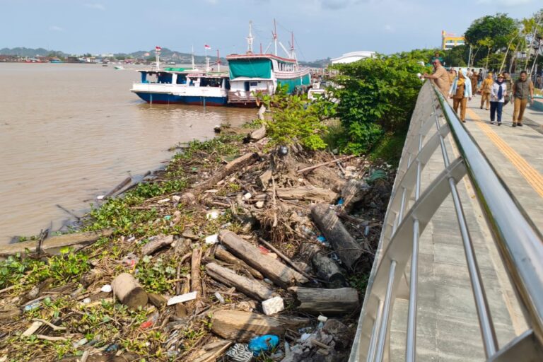 Sampah Menumpuk Jadi Pulau di Sungai, BPBD Samarinda Tak Mau Sekadar Geser