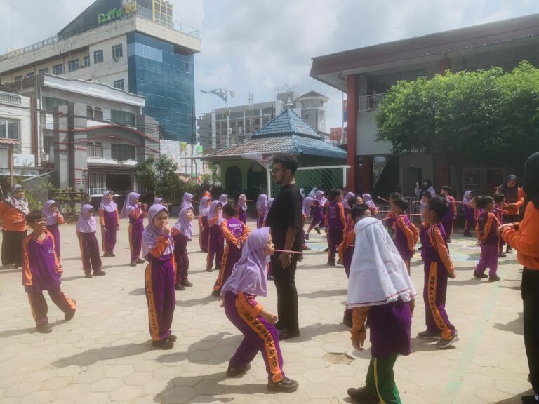 Bukan Sekadar Lomba, SDN 010 Samarinda Tanamkan Disiplin dan Nasionalisme Lewat HUT RI
