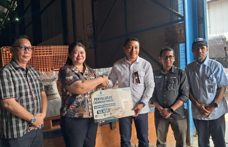 Kemarau Panjang Bikin Mahulu Waspada, Pemprov Kaltim Salurkan 52 Ton Beras