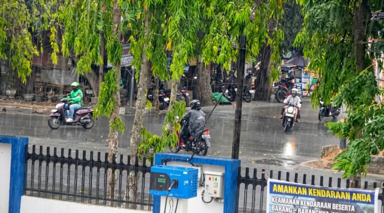 Hujan Mulai Guyur Utara dan Barat Kaltim, BMKG Prediksi Penguatan Curah Hujan Oktober–November