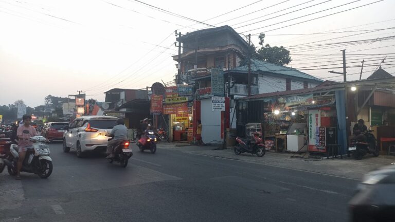 Jalan Cendana Samarinda Pusat Jajanan Murah yang Ramai Diserbu Warga