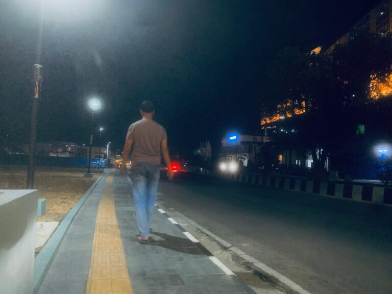 Jalan Tanpa Tujuan, Ketika Keluar Rumah Jadi Cara Melepas Penat